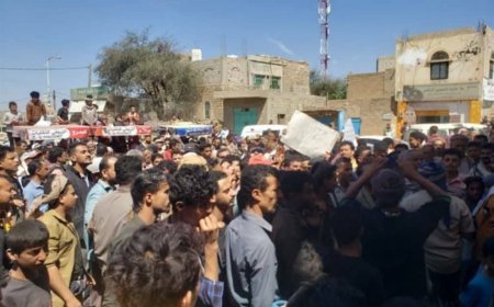 تعز...تظاهرة في التربة احتجاجاً على اعتداء ضابط على تاجر محلي