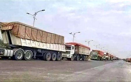 توقف شبه كلي لشاحنات نقل مواد البناء في عمران بسبب أزمة وقود
