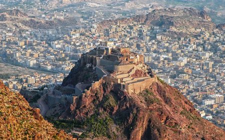 مليشيا الحوثي الارهابية تستهدف أحياء سكنية غربي تعز