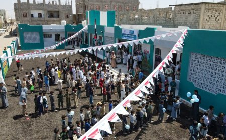 سلطات مأرب المحلية تفتتح مدرسة وتضع حجر الأساس لمركز تأهيل وتدريب