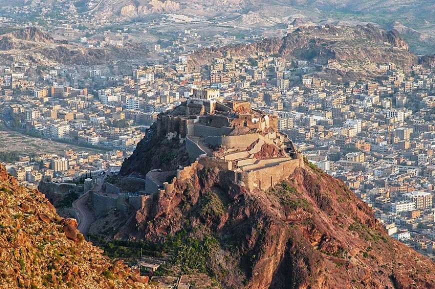 مليشيا الحوثي الارهابية تستهدف أحياء سكنية غربي تعز