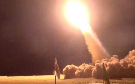 مشاهد توثق لحظة سقوط صاروخ أطلق من اليمن في محيط مطار بن غوريون