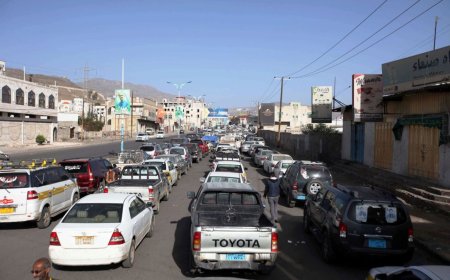 أزمة وقود خانقة تضرب مناطق الحوثيين مع تصاعد القيود والغارات الأميركية
