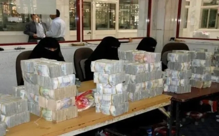 انهيار مرعب للريال اليمني أمام العملات الأجنبية صباح اليوم
