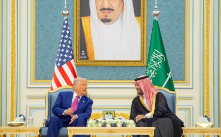 شاهد... حديث جانبي بين ‎ولي العهد وترمب أثناء احتساء القهوة السعودية