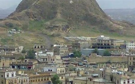 إصابة أربعة أشخاص بينهم نساء في تفجير قنبلة نفّذه معتل نفسيًا بالضالع