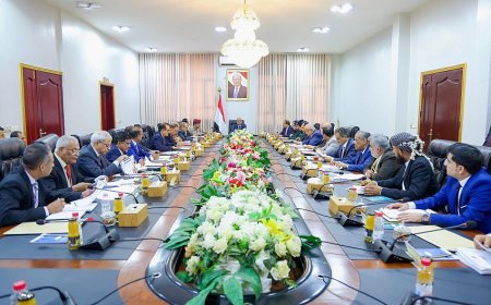 الحكومة اليمنية تقر مشروع “استراتيجية الدين العام” وتوافق على اتفاقية مع السعودية وأخرى مع قطر