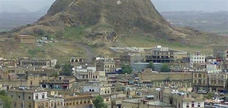 إصابة أربعة أشخاص بينهم نساء في تفجير قنبلة نفّذه معتل نفسيًا بالضالع