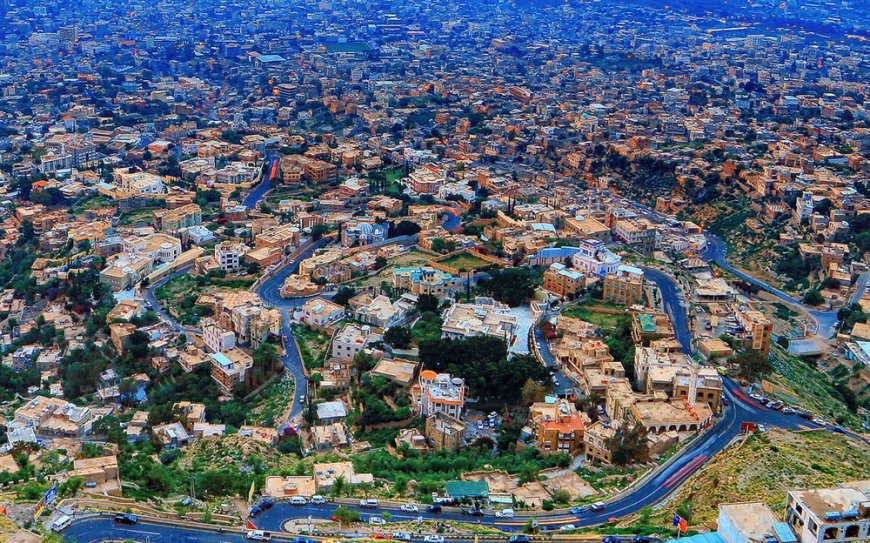 نقابة المعلمين بتعز تدين تأخير صرف مرتبات مايو وتحذر من انعكاساته على العام الدراسي القادم