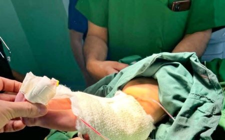 تعز.. نجاح أول عملية جراحية لإصلاح انقلاب المثانة وترميم البطن لمولود حديث الولادة