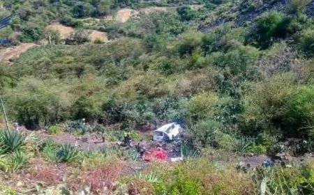 وفاة 4 أشخاص وإصابة 10 آخرين بحادث مروع في نقيل سمارة شمال إب