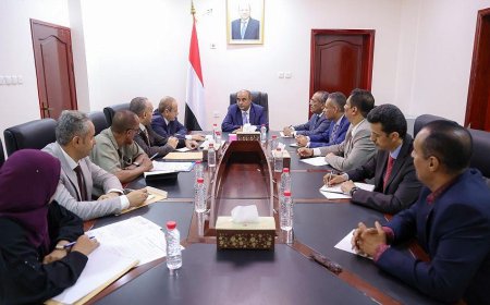 رئيس الوزراء يوجه بصرف مستحقات المبتعثين في الخارج بشكل عاجل
