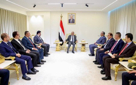 رئيس الحكومة اليمنية: لا نبحث عن حلول مؤقتة ونعمل على وضع البلاد في مسار تعافٍ مستدام