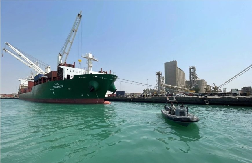 الحكومة تدين الهجمات الحوثية على السفن وتطالب بإجراءات دولية حازمة