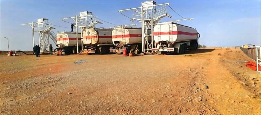 شبوة.. عمال قطاع العقلة يوقفون ضخ النفط احتجاجا على تجاهل مطالبهم